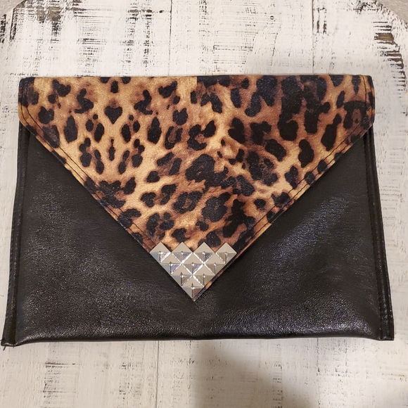 Clutch - Picture 1 of 7